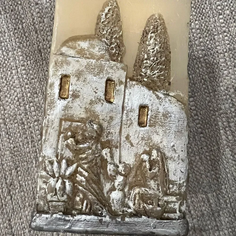 Absolutely stunning manger scene candle